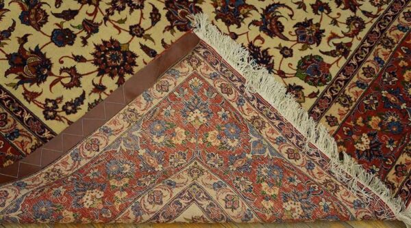 Mid 20th century persian isfahan carpet 5'1"×7'11" beige field, red rust border, circa 1950 - detail view 1