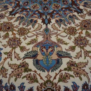 Mid 20th Century Persian Isfahan Carpet 4'11"Ã—7'3" Hand-Knotted, Central Persia - detail view 9