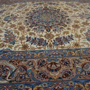 Mid 20th Century Persian Isfahan Carpet 4'11"Ã—7'3" Hand-Knotted, Central Persia - detail view 10