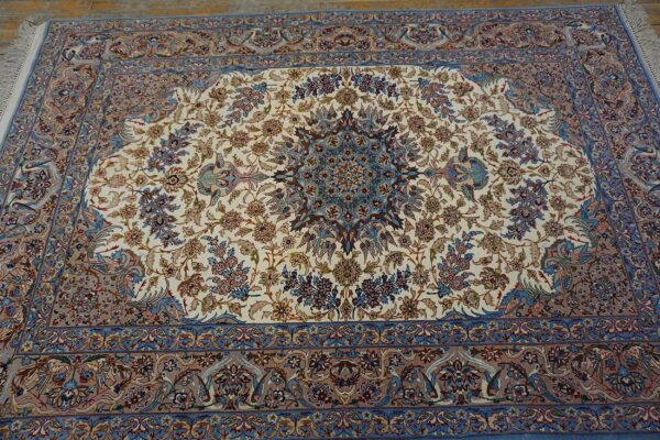 Mid 20th century persian isfahan carpet 4'11"ã—7'3" hand-knotted, central persia - detail view 2