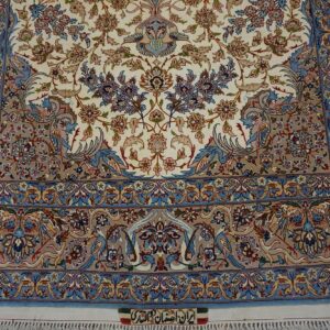 Mid 20th Century Persian Isfahan Carpet 4'11"Ã—7'3" Hand-Knotted, Central Persia - detail view 8