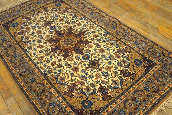 Mid 20th century persian isfahan carpet 5'1"ã—8' hand-knotted, central persia - detail view 1