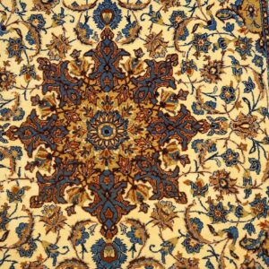 Mid 20th Century Persian Isfahan Carpet 5'1"Ã—8' Hand-Knotted, Central Persia - detail view 2