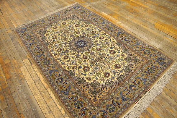 Mid 20th century persian isfahan carpet 3'7"ã—5'7" hand-knotted, central persia - detail view 1