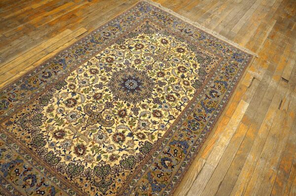 Mid 20th century persian isfahan carpet 3'7"ã—5'7" hand-knotted, central persia - detail view 3