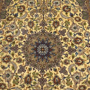 Mid 20th Century Persian Isfahan Carpet 3'7"Ã—5'7" Hand-Knotted, Central Persia - detail view 4