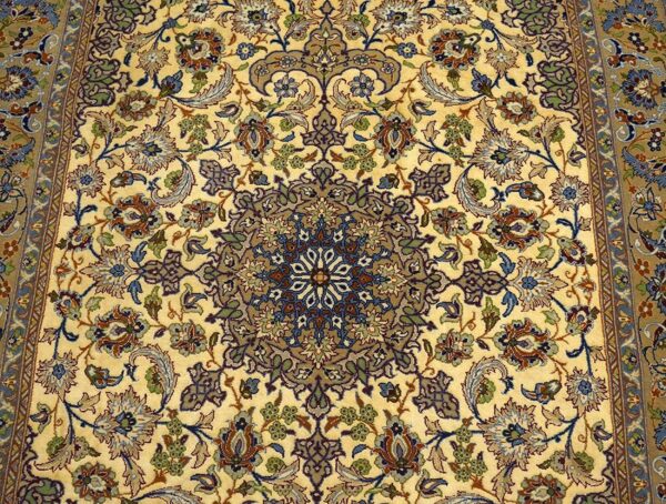 Mid 20th century persian isfahan carpet 3'7"ã—5'7" hand-knotted, central persia - detail view 4