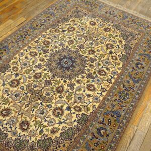 Mid 20th Century Persian Isfahan Carpet 3'7"Ã—5'7" Hand-Knotted, Central Persia - detail view 6