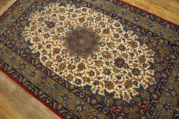 Mid-20th century persian isfahan carpet 3'7"×5'6" ivory & grey, hand-knotted wool, circa 1940 - detail view 2