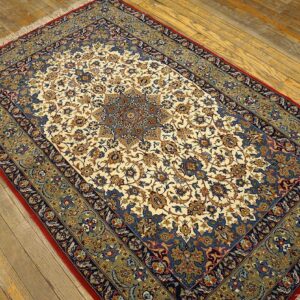 Mid-20th Century Persian Isfahan Carpet 3'7"×5'6" Ivory & Grey, Hand-Knotted Wool, Circa 1940 - detail view 3