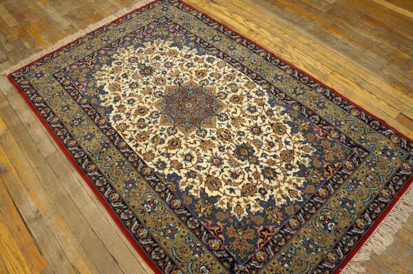 Mid-20th century persian isfahan carpet 3'7"×5'6" ivory & grey, hand-knotted wool, circa 1940 - detail view 3