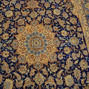 Mid 20th Century Persian Isfahan Carpet 4'10"×7'10" Signed Abtin - detail view 3