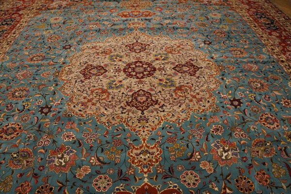 Mid 20th century persian tabriz carpet 12'ã—18'2" hand-knotted wool - detail view 2