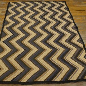 Vintage American Hooked Rug 4'6"×6' Brown Zig Zag, Hand-Woven Wool, 1960s - detail view 1