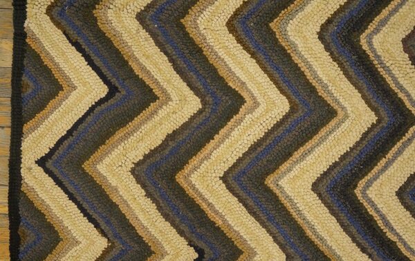 Vintage american hooked rug 4'6"×6' brown zig zag, hand-woven wool, 1960s 5 Vintage american hooked rug 4'6"×6' brown zig zag, hand-woven wool, 1960s - detail view 4