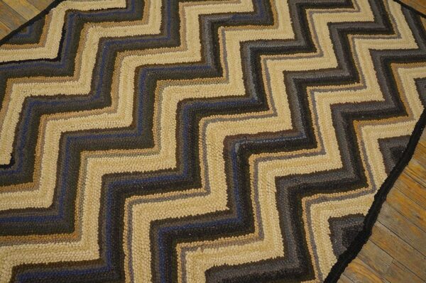 Vintage american hooked rug 4'6"×6' brown zig zag, hand-woven wool, 1960s 7 Vintage american hooked rug 4'6"×6' brown zig zag, hand-woven wool, 1960s - detail view 6
