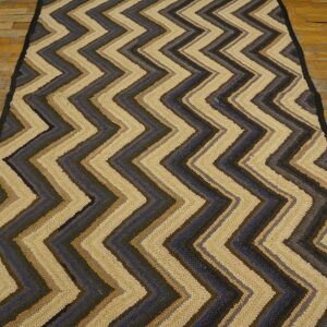 Vintage American Hooked Rug 4'6"×6' Brown Zig Zag, Hand-Woven Wool, 1960s - detail view 7