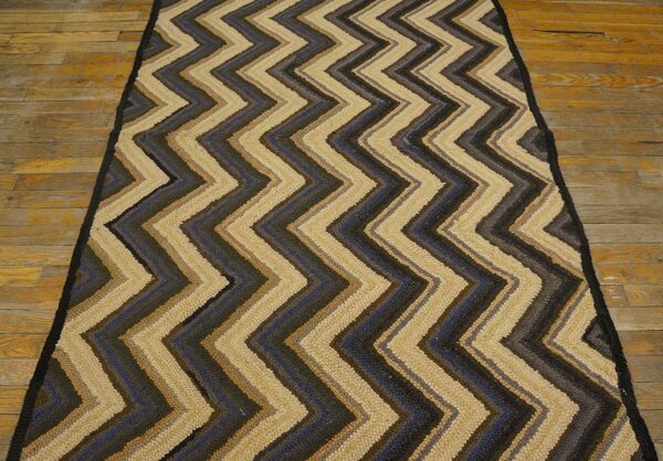 Vintage american hooked rug 4'6"×6' brown zig zag, hand-woven wool, 1960s 8 Vintage american hooked rug 4'6"×6' brown zig zag, hand-woven wool, 1960s - detail view 7