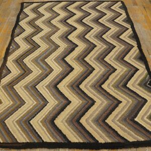 Vintage American Hooked Rug 4'×6' Brown Zig Zag, Wool, 1960s - detail view 1