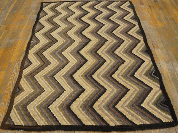 Vintage american hooked rug 4'×6' brown zig zag, wool, 1960s 2 Vintage american hooked rug 4'×6' brown zig zag, wool, 1960s - detail view 1