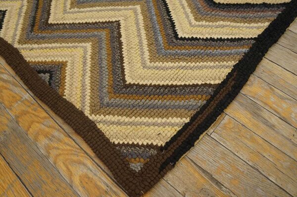 Vintage american hooked rug 4'×6' brown zig zag, wool, 1960s 3 Vintage american hooked rug 4'×6' brown zig zag, wool, 1960s - detail view 2
