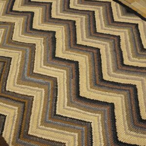 Vintage American Hooked Rug 4'×6' Brown Zig Zag, Wool, 1960s - detail view 3