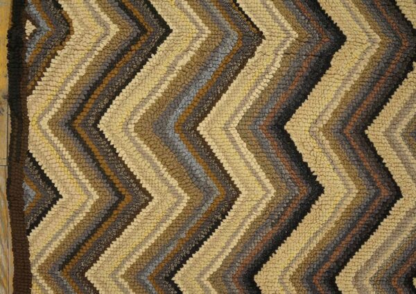 Vintage american hooked rug 4'×6' brown zig zag, wool, 1960s 5 Vintage american hooked rug 4'×6' brown zig zag, wool, 1960s - detail view 4