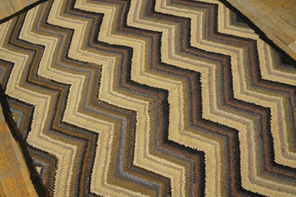 Vintage american hooked rug 4'×6' brown zig zag, wool, 1960s 6 Vintage american hooked rug 4'×6' brown zig zag, wool, 1960s - detail view 5