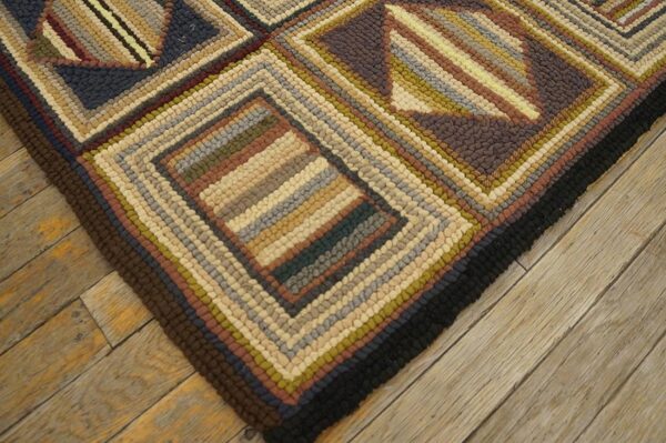 Vintage american hooked rug 6'×8'7" grey field, black border, mid 20th century - detail view 2