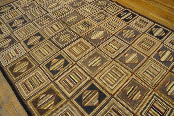 Vintage american hooked rug 6'×8'7" grey field, black border, mid 20th century - detail view 5