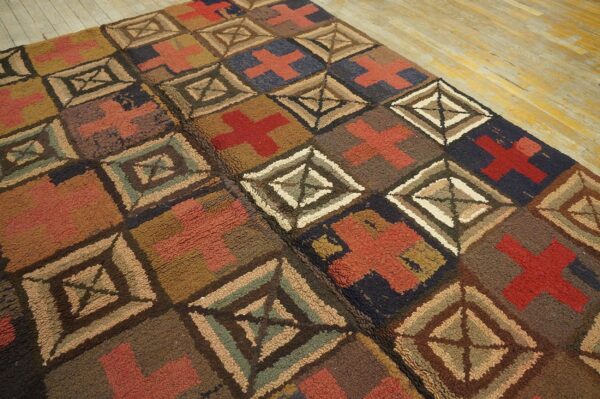 Vintage american hooked rug 5'10"×8'4" multi cross modern pattern, hand-woven wool, 1960s 5 Vintage american hooked rug 5'10"×8'4" multi cross modern pattern, hand-woven wool, 1960s - detail view 4