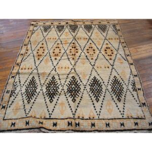 Vintage North African Moroccan Rug 5'3"×6'9" Ivory Diamond, Hand-Woven, 1950s - detail view 5