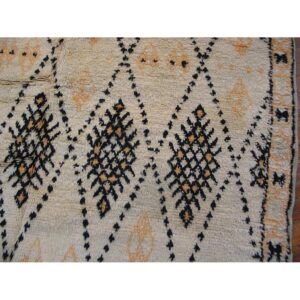 Vintage North African Moroccan Rug 5'3"×6'9" Ivory Diamond, Hand-Woven, 1950s - detail view 6