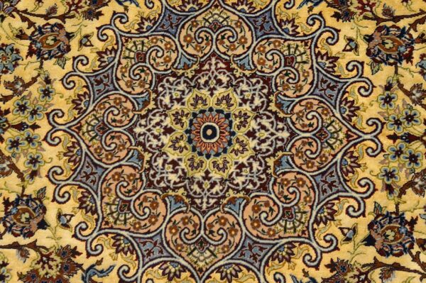 Vintage persian isfahan rug 5'ã—8' by sarraf mamoury, ivory traditional design, 1940s - detail view 3