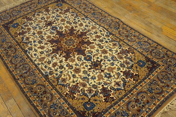 Vintage persian isfahan rug 3'6"ã—5'9" ivory traditional medallion, hand-knotted wool, 1940s - detail view 1