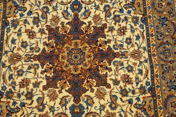 Vintage persian isfahan rug 3'6"ã—5'9" ivory traditional medallion, hand-knotted wool, 1940s - detail view 2