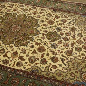 Vintage Persian Tabriz Rug, Floral Motifs and Classic Medallion Design - detail view 1