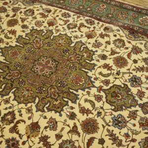 Vintage Persian Tabriz Rug, Floral Motifs and Classic Medallion Design - detail view 2