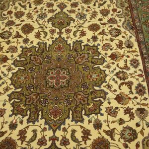 Vintage Persian Tabriz Rug, Floral Motifs and Classic Medallion Design - detail view 3