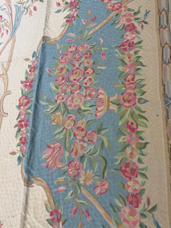 1920s antique ivory floral medallion india agra textile chain stitch gallery rug - detail view 1