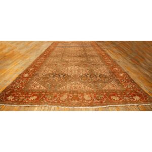 1940s Multicolor Field Diamond Antique Knotted Wool Sarouk Farahan Runner Rug - detail view 1
