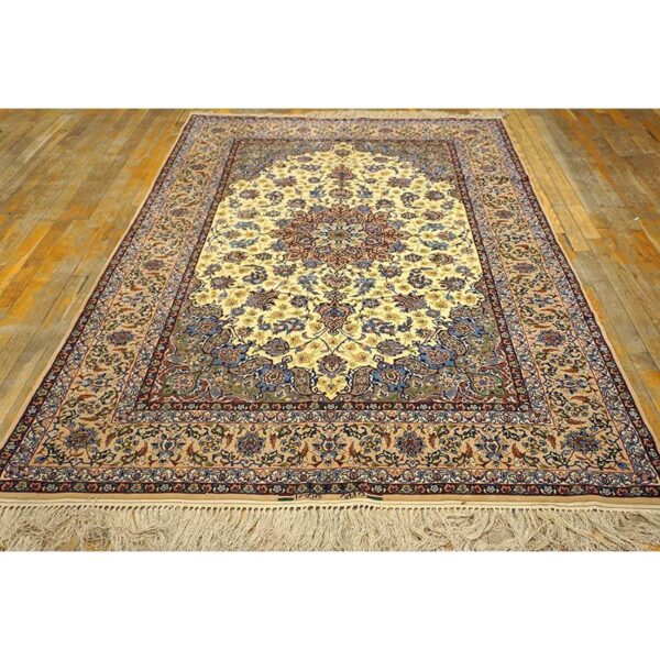 1950s small classic beige field medallion vintage isfahan wool silk carpet rug 2 1950s small classic beige field medallion vintage isfahan wool silk carpet rug - detail view 1