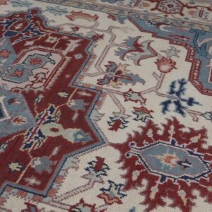 Ivory medallion rug field and border detail