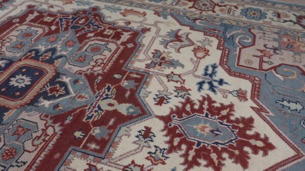 Ivory medallion rug field and border detail