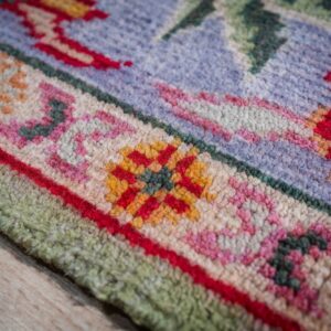 Light green Oushak rug border and corner detail