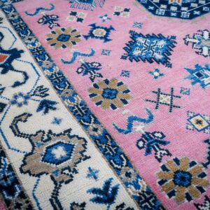 Pink ivory Kazak rug corner and border detail