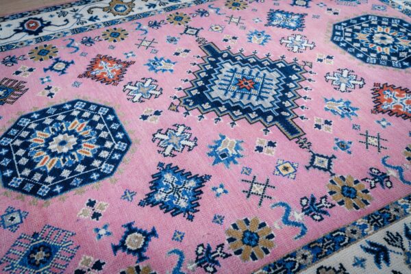 Pink ivory kazak rug field and medallion detail