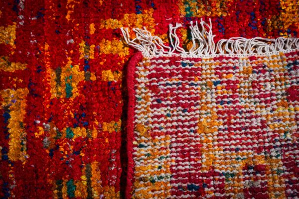 Sari-silk red abstract anand rug hand-knotted back and fringe detail