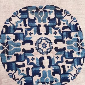 1880s Ivory Medallion Antique Chinese Ningxia Rug 5' 4" X 8' 3" Handknotted Wool Carpet - detail view 2