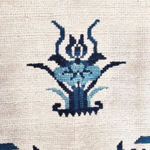 1880s Ivory Medallion Antique Chinese Ningxia Rug 5' 4" X 8' 3" Handknotted Wool Carpet - detail view 3
